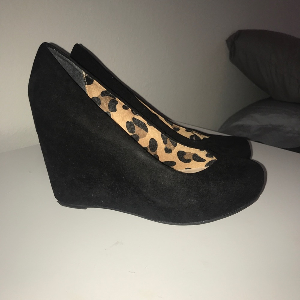 Black wedge heels